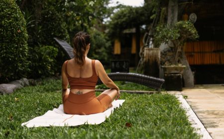 young-woman-with-body-positive-appearance-practicing-yoga-alone-deck-by-pool-tropical-island-bali-indonesia-sport-fitness-healthy-lifestyle-concept